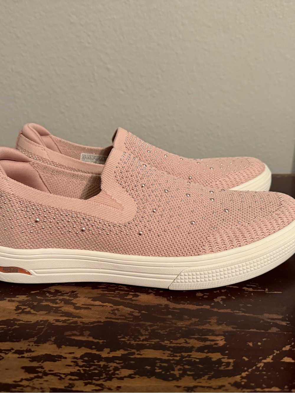 Skechers Martha Stewart NWOT pink and white slip ins